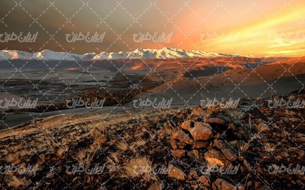 تصویر با کیفیت چشم انداز زیبای کوه همراه با منظره دیدنی و طبیعت زیبا