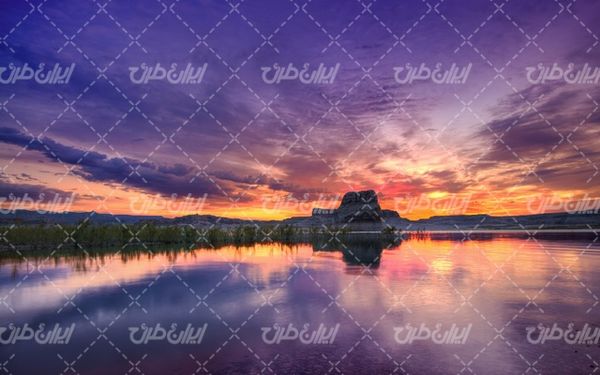 تصویر با کیفیت چشم انداز زیبای دریاچه همراه با منظره دیدنی و طبیعت زیبا