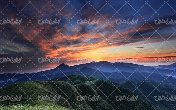 تصویر با کیفیت چشم انداز زیبای غروب آفتاب همراه با منظره دیدنی و طبیعت زیبا