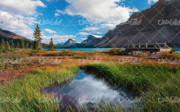 تصویر با کیفیت چشم انداز زیبای دریاچه همراه با منظره دیدنی و طبیعت زیبا