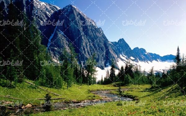 تصویر با کیفیت چشم انداز زیبای کوه همراه با منظره دیدنی و طبیعت زیبا