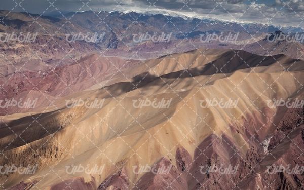 تصویر با کیفیت چشم انداز زیبای کوهستان همراه با منظره دیدنی و طبیعت زیبا