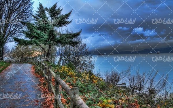 تصویر با کیفیت چشم انداز زیبای فصل پاییز همراه با منظره دیدینی و طبیعت زیبا