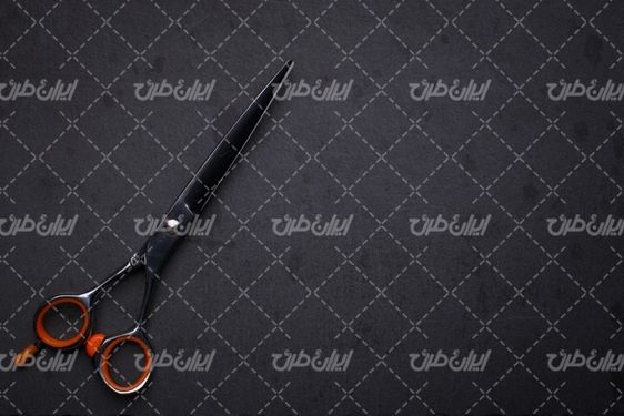 تصویر با کیفیت تجهیزات اصلاح مو همراه با لوازم پیرایش و لوازم آرایشگاه