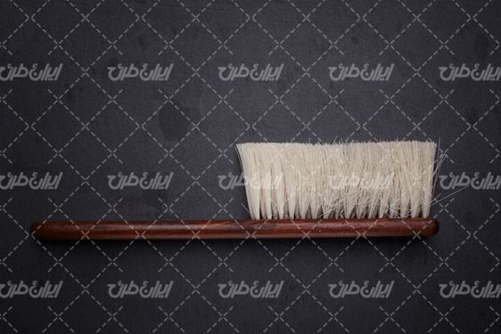 تصویر با کیفیت تجهیزات پیرایش همراه با لوازم پیرایش و لوازم آرایشگاه