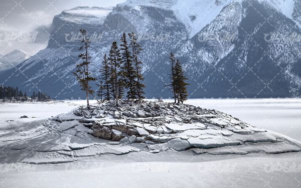 تصویر با کیفیت منظره زیبای زمستان به همراه برف و طبیعت برفی