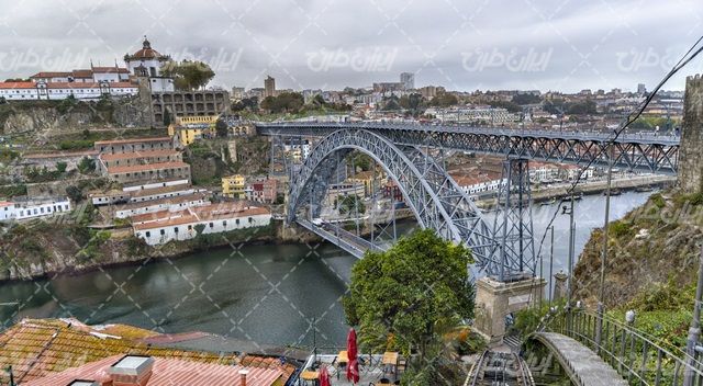 تصویر با کیفیت پل همراه با رودخانه و پل فلزی