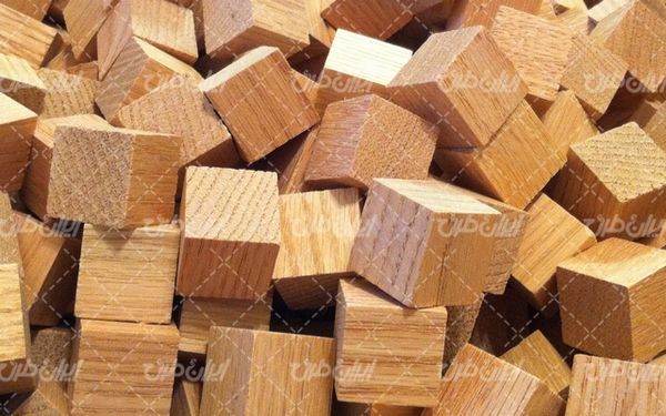 تصویر با کیفیت مکعب چوبی همراه با تصویر زمینه و بک گراند