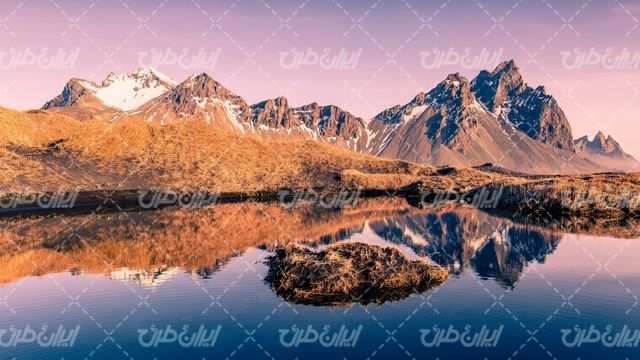 تصویر با کیفیت منظره زیبای کوه همراه با دریاچه و برف