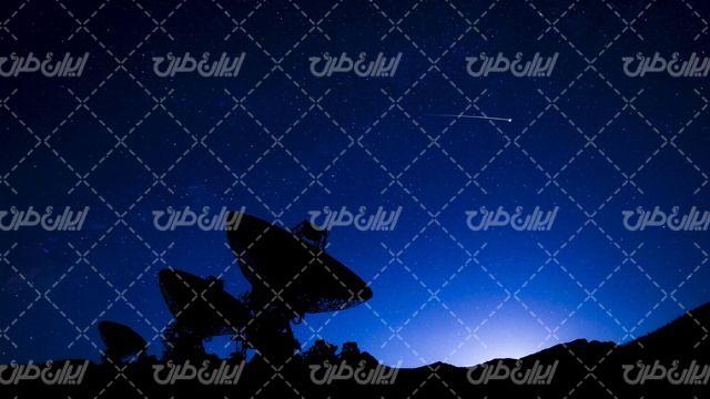 تصویر با کیفیت گیرنده امواج ماهواره ای همراه با دیش و تجهیزات ماهواره ای