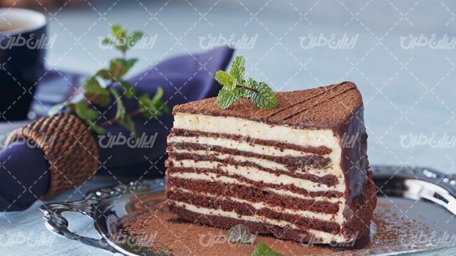 تصویر با کیفیت تکه کیک همراه با کیک و قنادی
