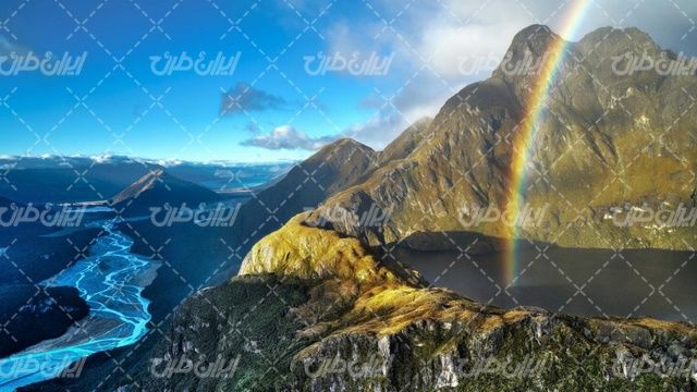 تصویر با کیفیت منظره همراه با چشم انداز زیبای طبیعت و کوه