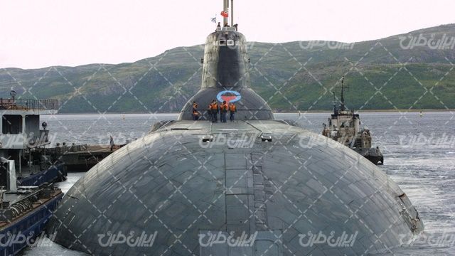 تصویر با کیفیت زیردریایی همراه با تجهیزات دریایی و دریا