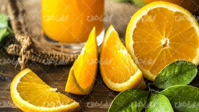 تصویر با کیفیت لیمو همراه با میوه و آب میوه طبیعی