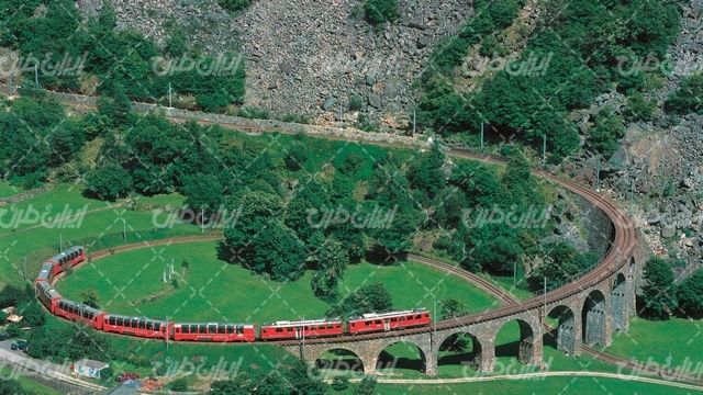 تصویر با کیفیت راه آهن همراه با قطار و حمل و نقل ریلی