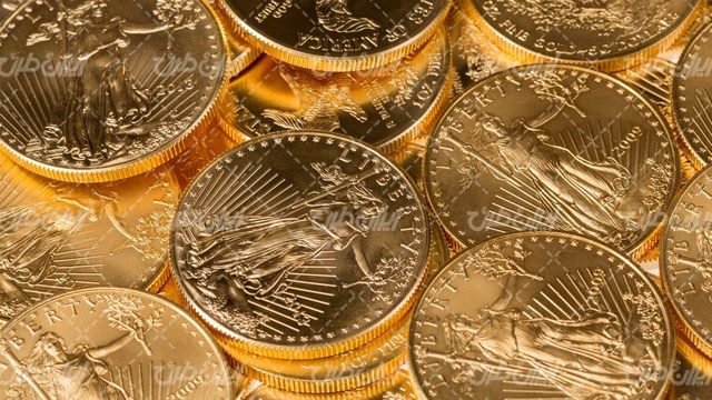 تصویر با کیفیت پس زمینه همراه با سکه طلا و بک گراند