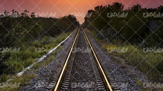 تصویر با کیفیت راه آهن همراه با ریل راه آهن و حمل و نقل ریلی