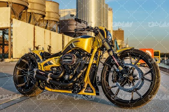تصویر با کیفیت موتور سنگین همراه با موتورسیکلت و نمایشگاه موتور سیکلت