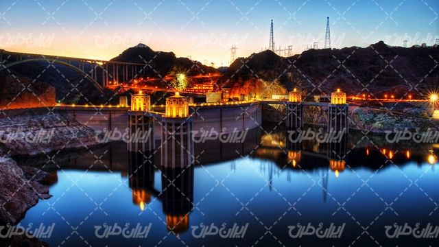 تصویر با کیفیت سد بتنی همراه با دریاچه و  آب