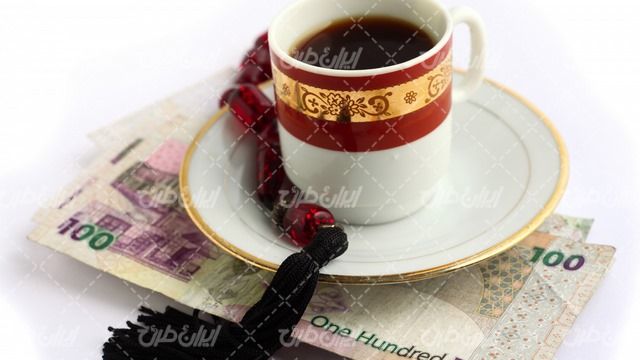 تصویر با کیفیت فنجان قهوه همراه با تسبیح و کاپ قهوه