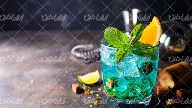 تصویر با کیفیت نوشیدنی سرد همراه با آب میوه و آبمیوه طبیعی