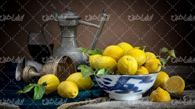 تصویر با کیفیت لیمو شیرین همراه با میوه و آب میوه طبیعی