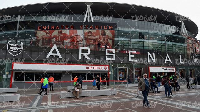 تصویر با کیفیت ورزشگاه همراه با استادیوم فوتبال و زمین فوتبال