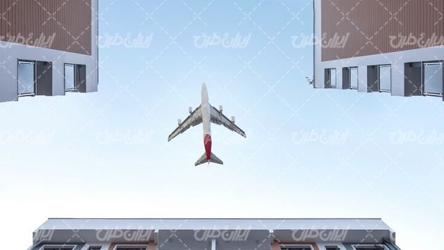 تصویر با کیفیت هواپیمای مسافربری همراه با حمل و نقل هوایی