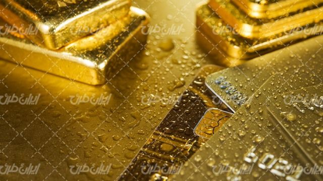 تصویر با کیفیت شمش طلا همراه با نقدینگی و جواهرات